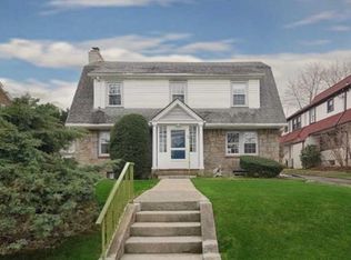 38 Allenwood Rd, Great Neck, NY 11023