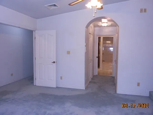 E Middleton Dr — Photo 13