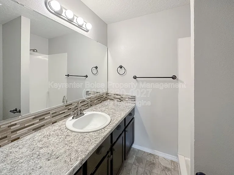 1017 W Edwards Ave — Photo 9
