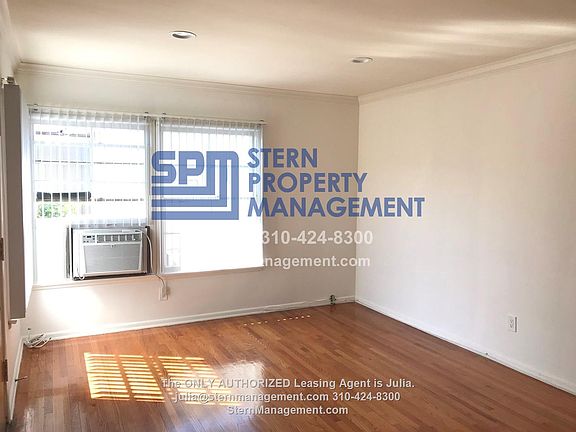 4th image of 1051 S Wooster St APT 8