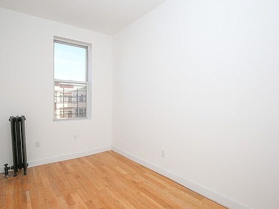 4th image of 24 Mac Dougal St #2