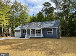 60 Lighthouse Ln, Montross, VA 22520