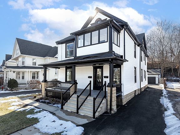 2nd image of 416 Buell Ave