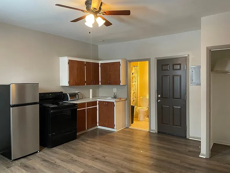 7832 W Vernor Hwy #4 — Photo 4