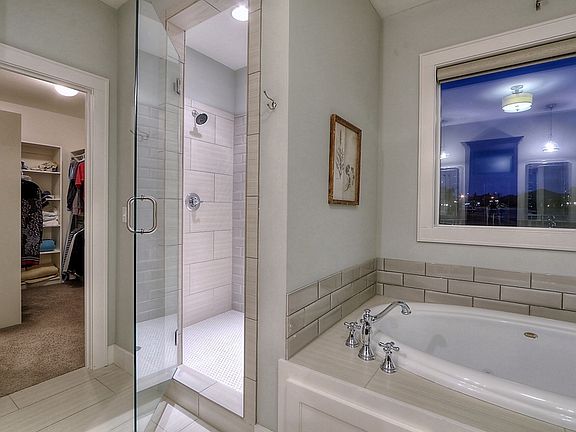 4th image of 15300 Bond St