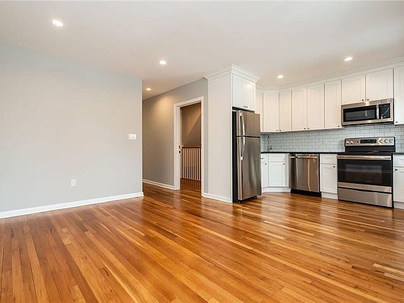 2nd image of 680 Willis Ave Unit B