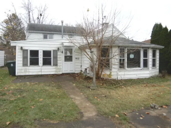 214 E 3rd St, Aroma Park, IL 60910