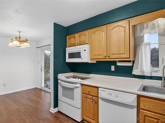 5th image of 236 Locust Ave