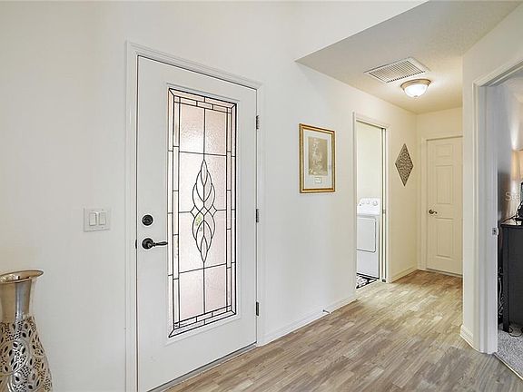 4th image of 864 Vasquez Ave