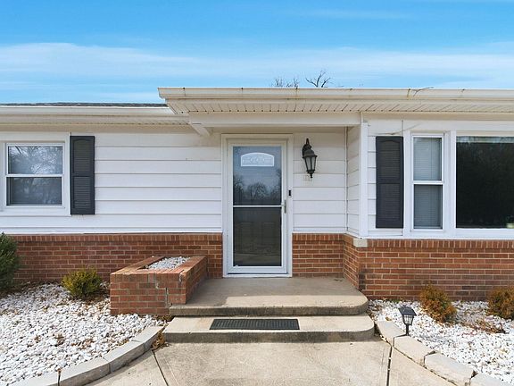 4th image of 421 Epp St