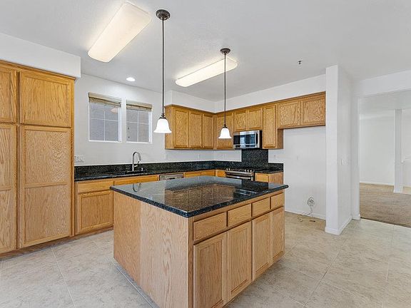 4th image of 327 San Luis Ave