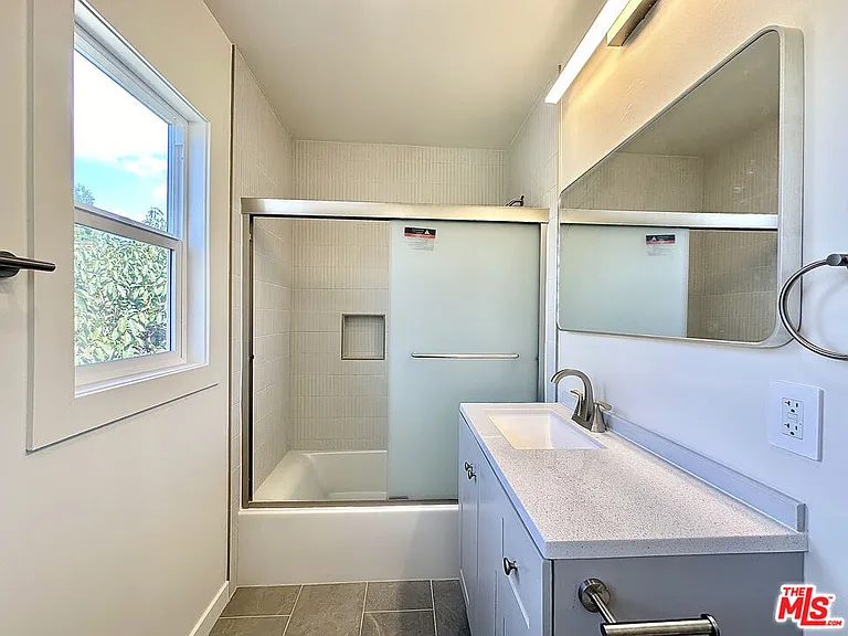 1405 Talmadge St #3 — Photo 16