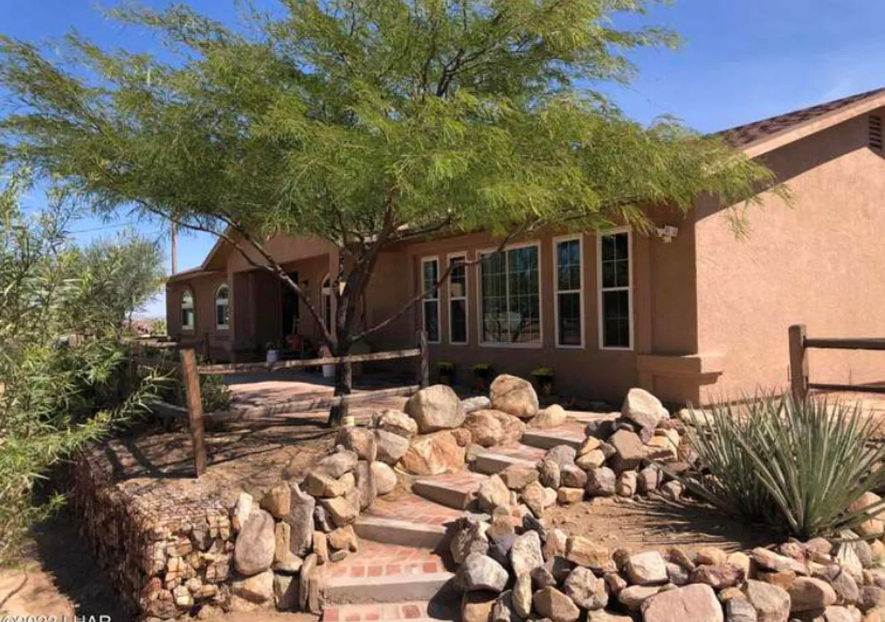 2272 E Valley View Rd — Photo 2