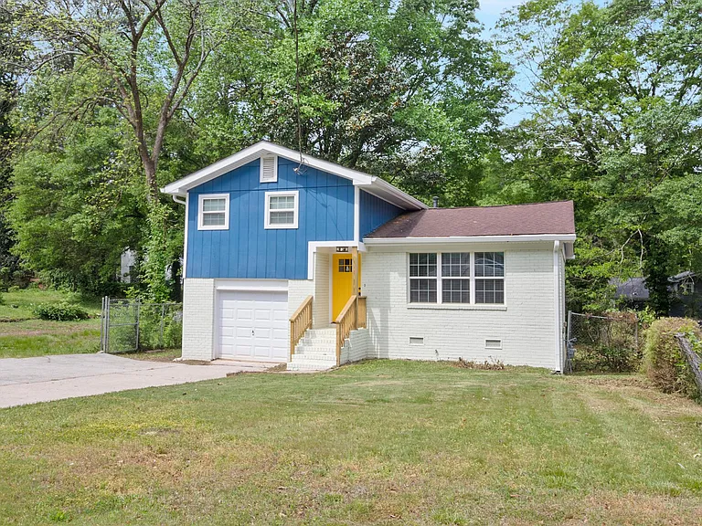 1399 Lockwood Dr SW — Photo 3