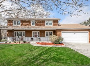 76 Cardo Rd, Hamden, CT 06517