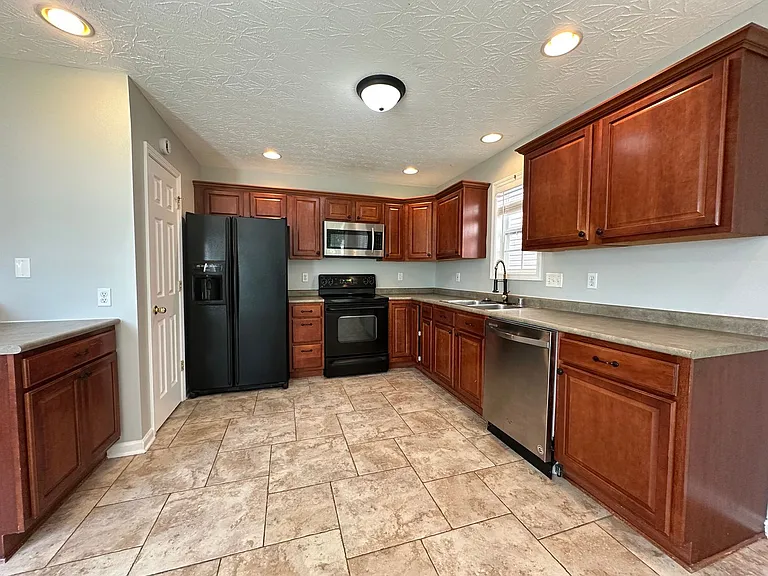 516 Millpond Rd — Photo 14