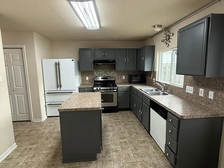 3207 Zephyr Glen Way — Photo 5