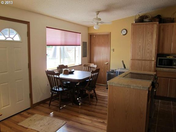 5th image of 3816 NE 65th St