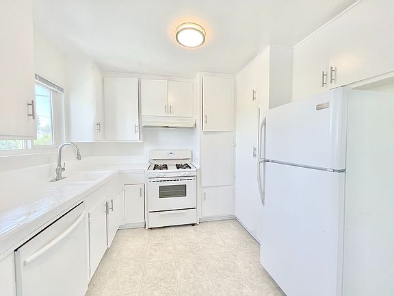 5th image of 10860 Blix St #4