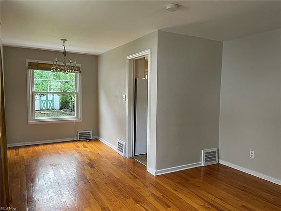 4th image of 21870 S Lake Shore Blvd