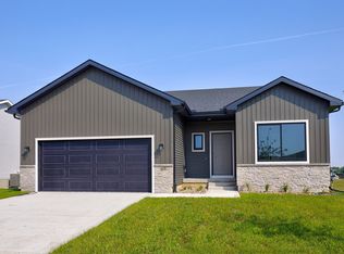 615 NW Compass Ave, Waukee, IA 50263