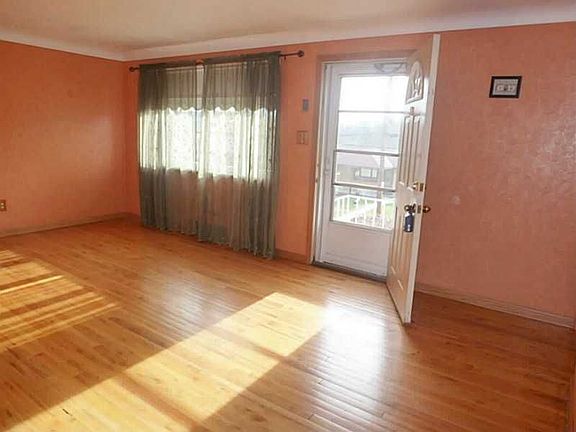 3rd image of 419 Dennison Dr