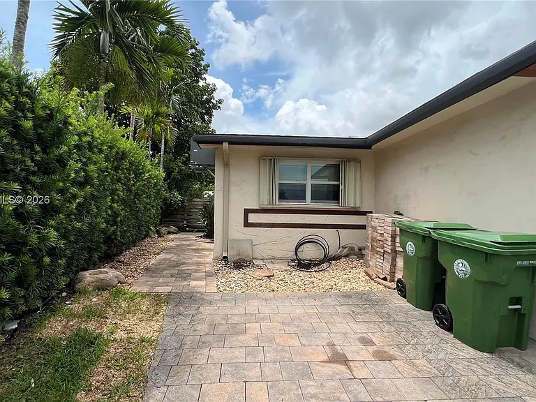 6550 SW 8th St — Photo 33