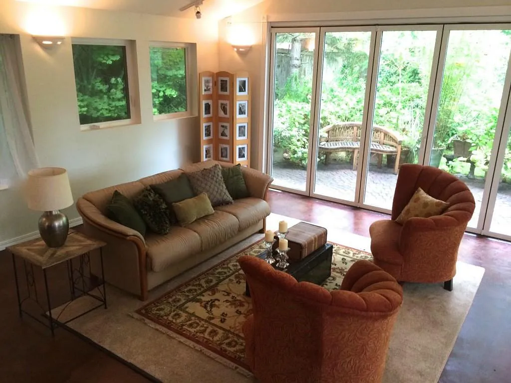 4 bed, 2120 sqft, $3,790 — Photo 2