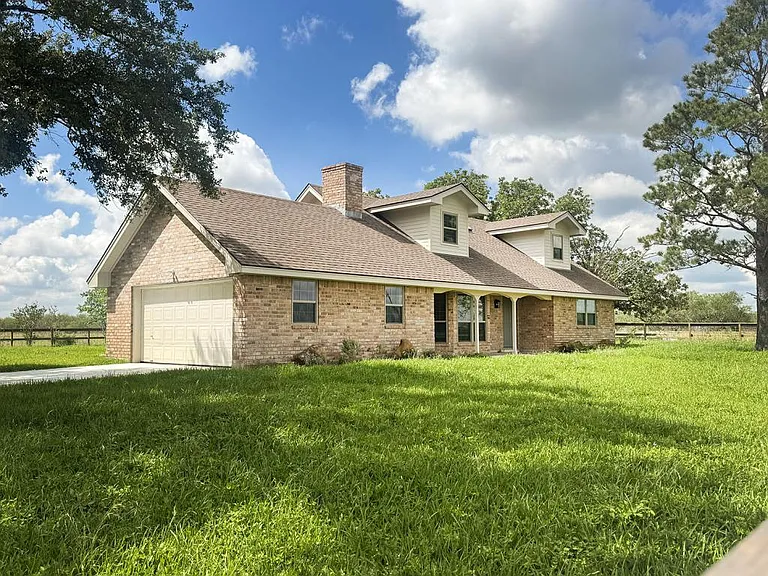 5121 FM 446 — Photo 2