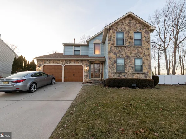 72 Rosalind Cir, Sicklerville, NJ 08081