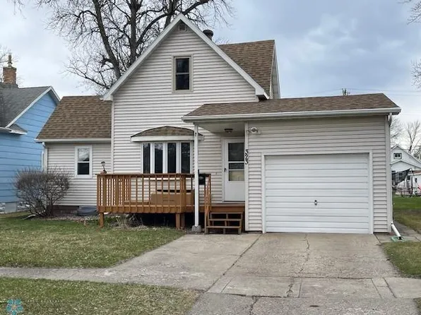 323 10th St N, Breckenridge, MN 56520