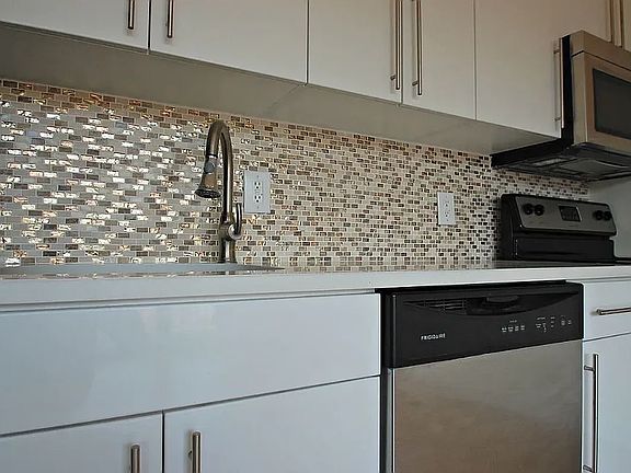 2nd image of 153 Essex St APT 5D