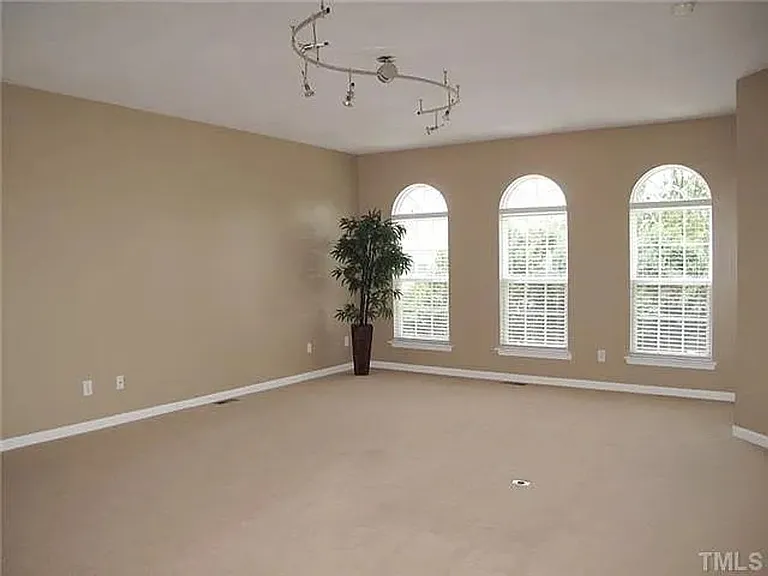 313 Coral Creek Ln — Photo 2