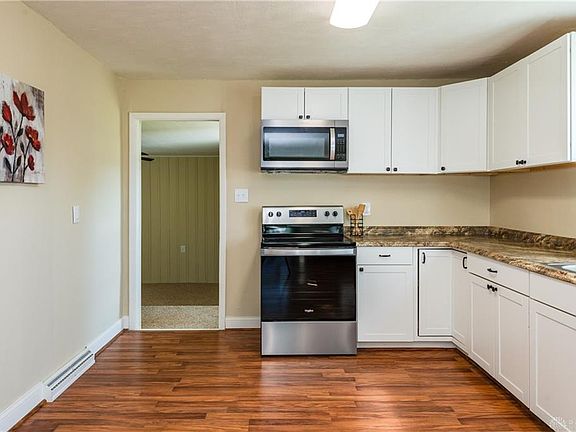 3rd image of 1667 Cloverfield Ave