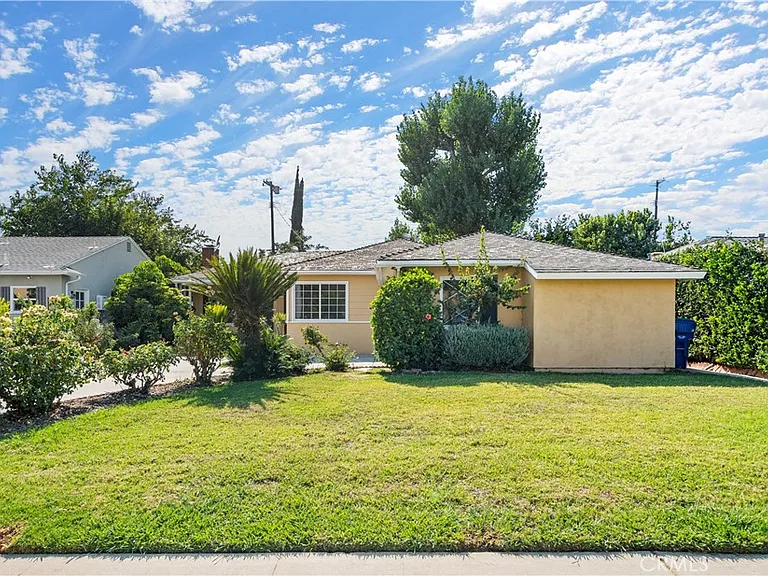 7721 Oakdale Ave — Photo 2