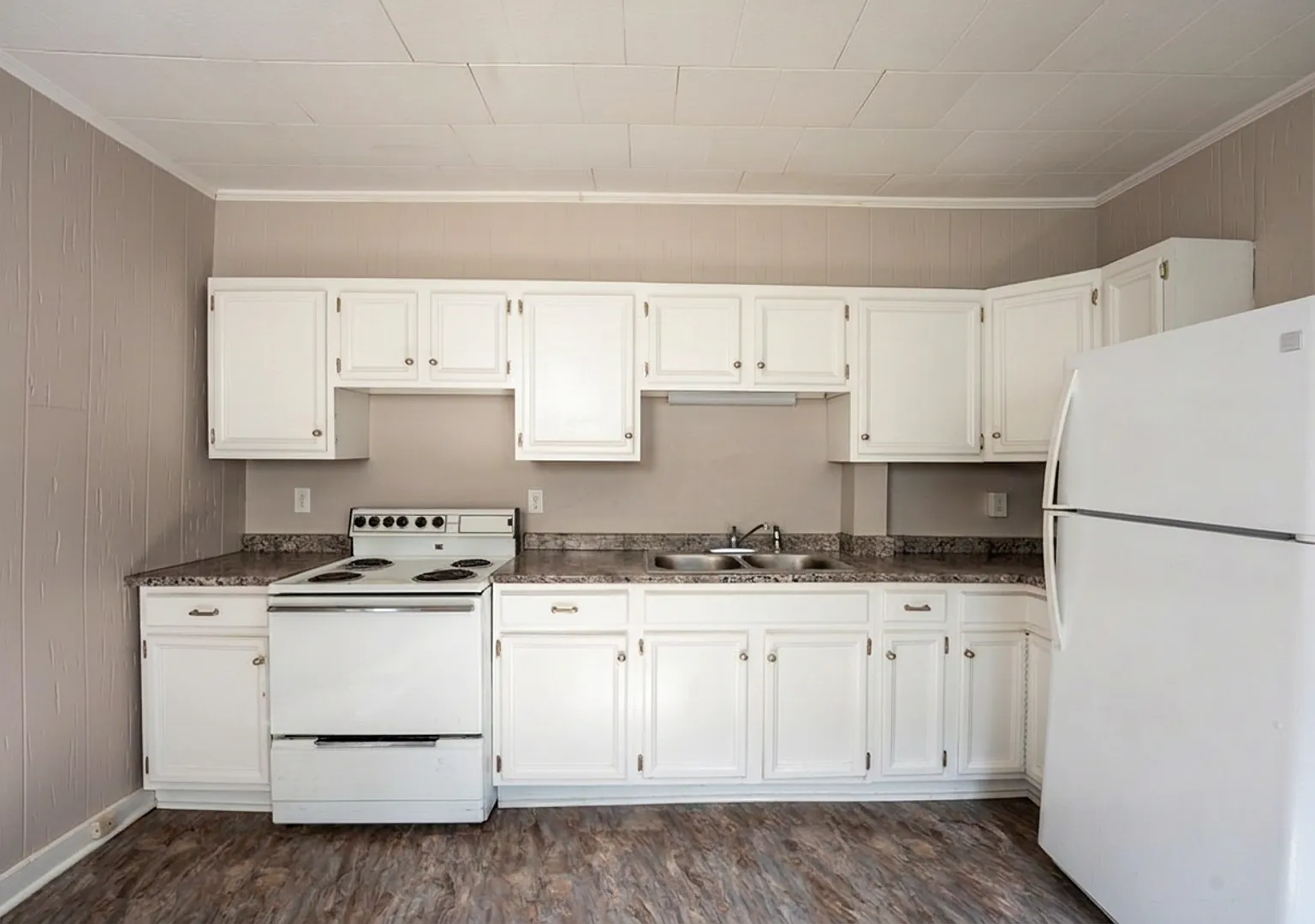 Downtown Saco 1 Bed/1Bath with Bonus Den! — Photo 2