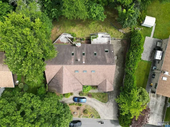 239 Fairview Ave, Englewood Cliffs, NJ 07632