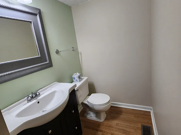 1054 Syracuse Ln — Photo 5