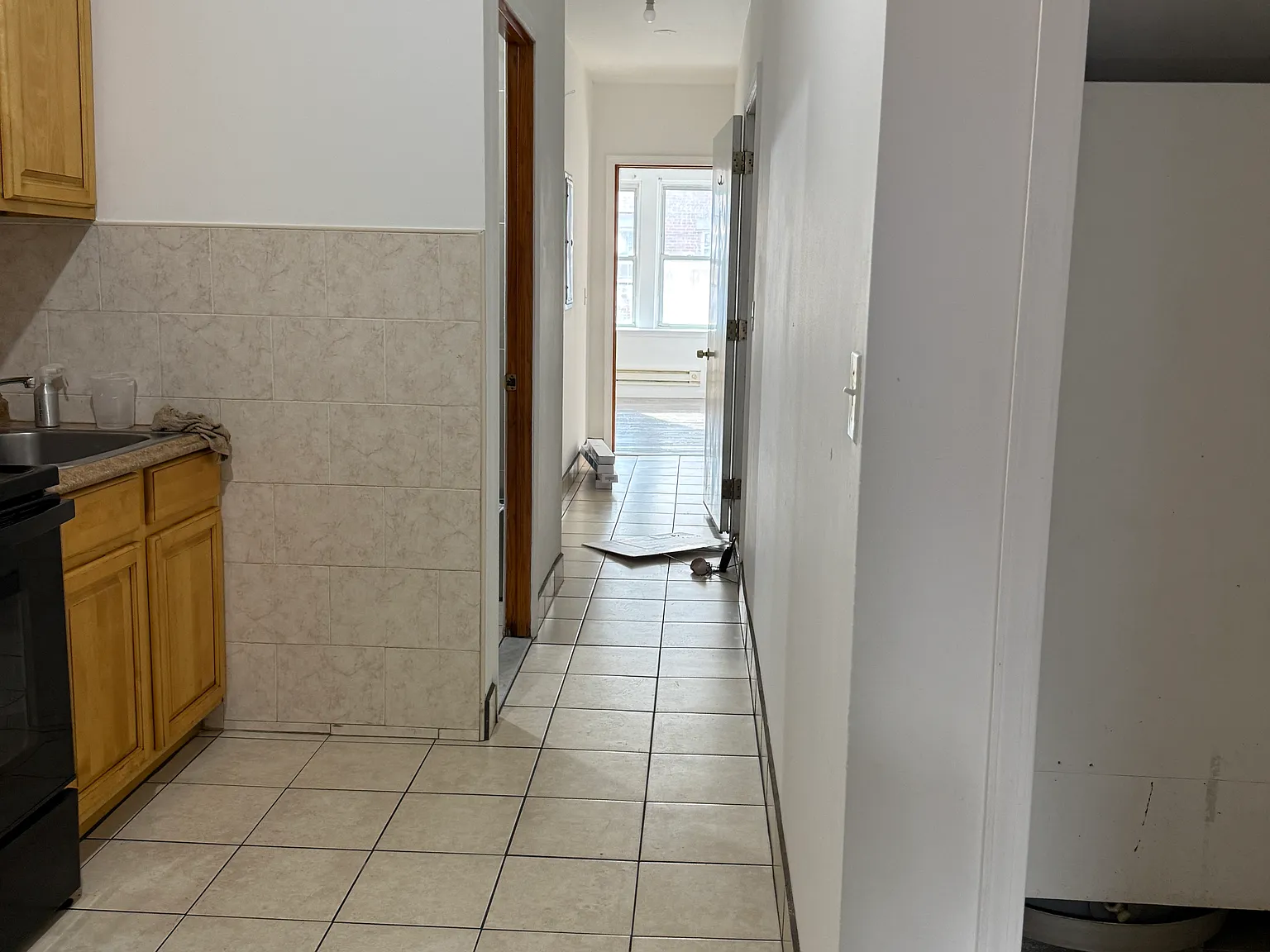 3 bed, 1000 sqft, $1,400 — Photo 1