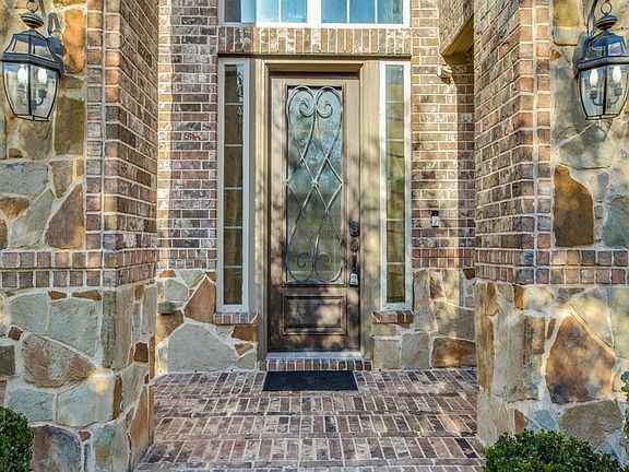3rd image of 14723 Castle Cove Ln