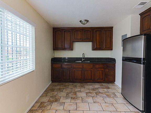 3rd image of 1046 N Clifford Ave #C