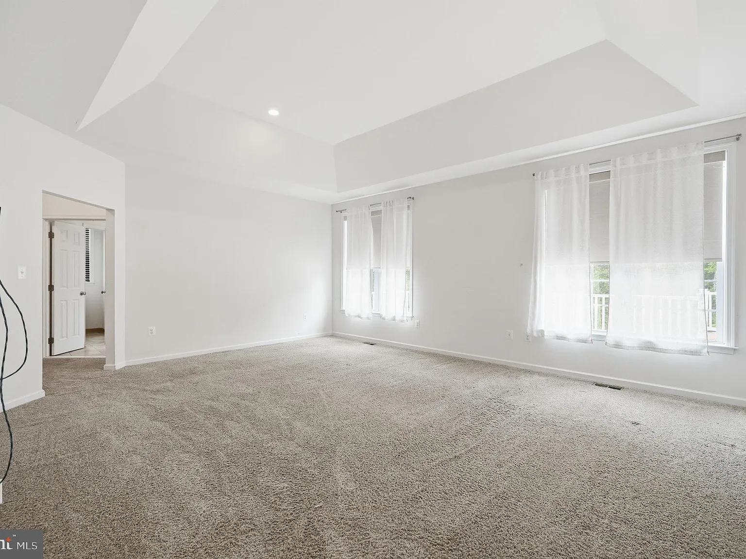 4 bed, 4958 sqft, $4,995 — Photo 4