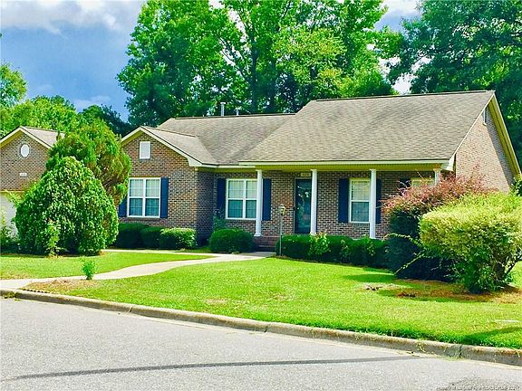 3rd image of 220 Stirling Dr