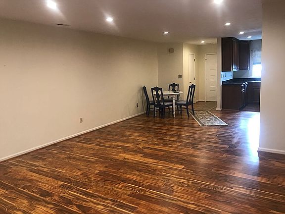 3rd image of 504 Barberton Dr APT 104