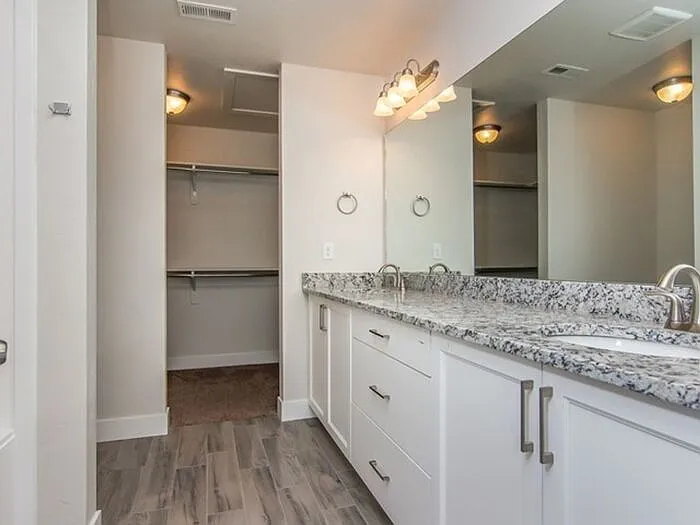 260 E 330 N — Photo 13