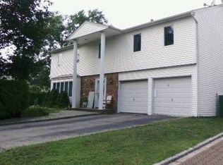 94 Birchwood Dr, New Hyde Park, NY 11040