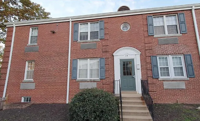 19 Auburn Ct #B — Photo 1