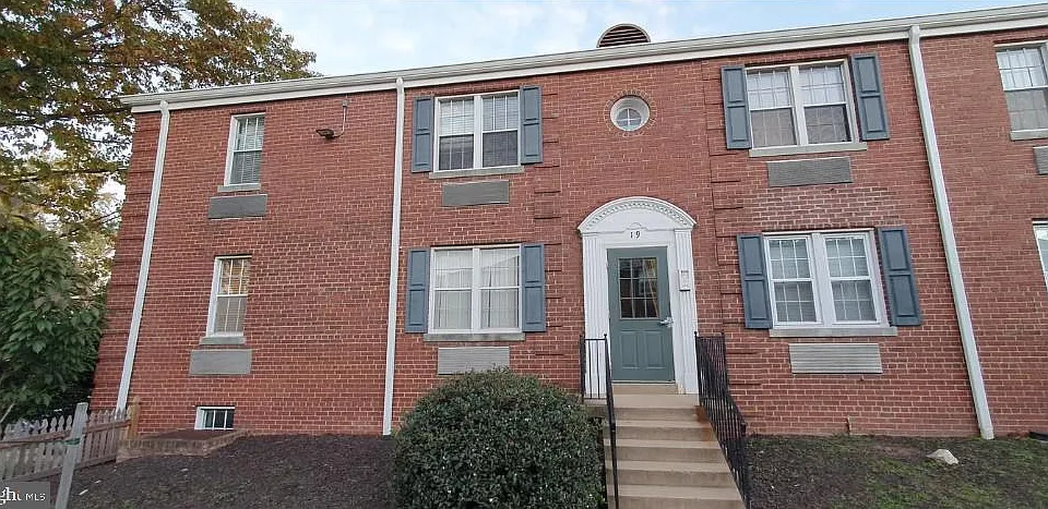 19 Auburn Ct #B