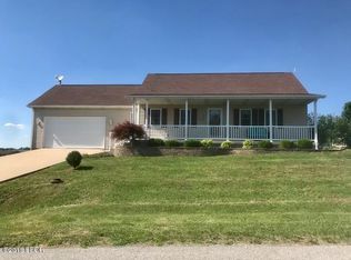 5692 Silver Fox Dr, Carterville, IL 62918