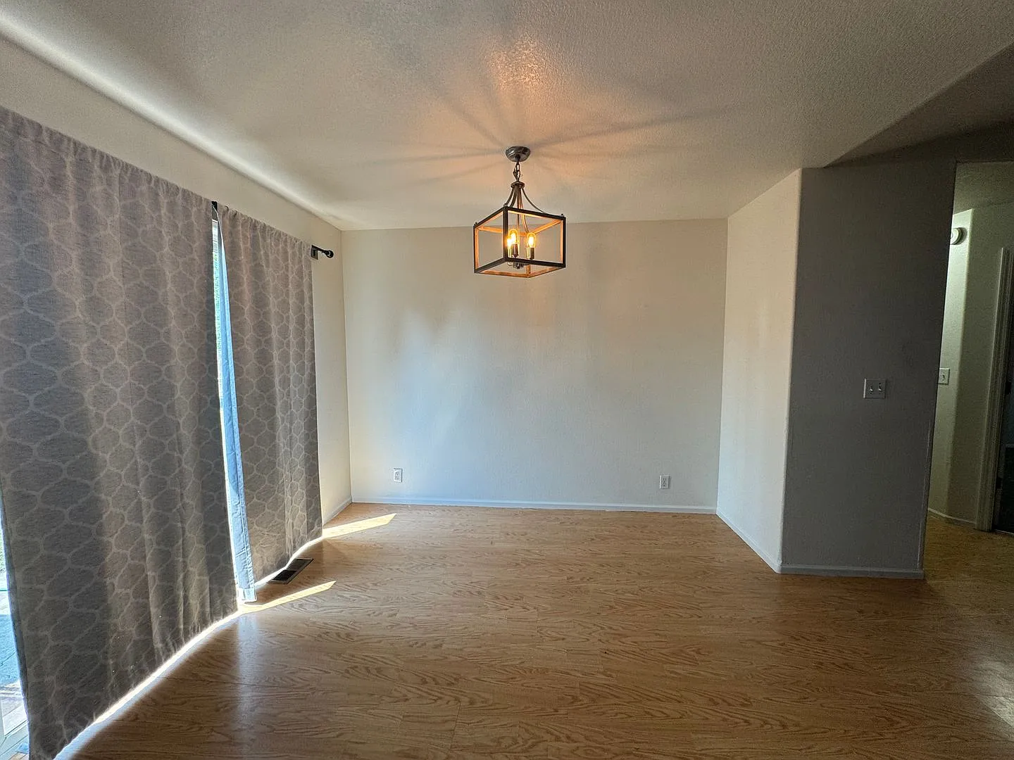 3 bedroom Home in Sutherlin — Photo 4